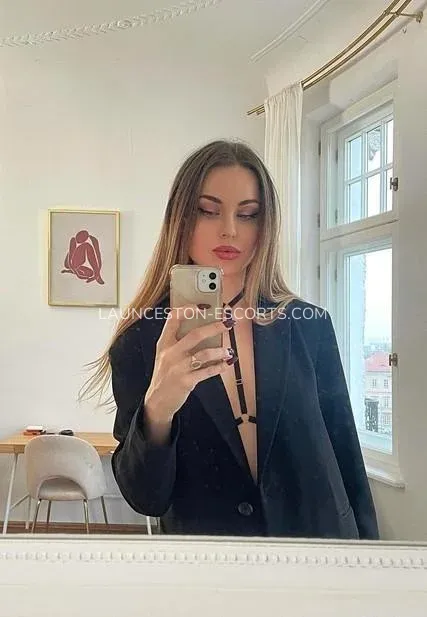 Launceston escorts Lauren — 3