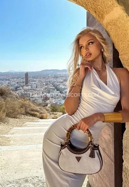 Launceston escorts Gun — 1