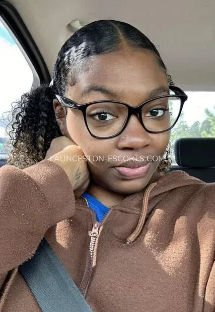 Launceston escorts Elisabeth — 1