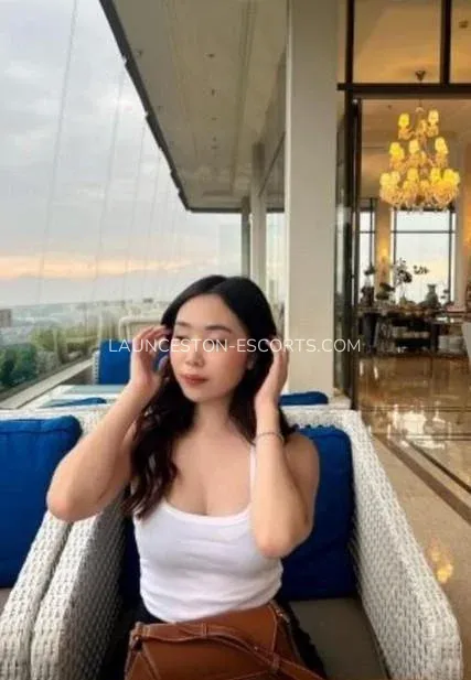 Launceston escorts Clio — 4