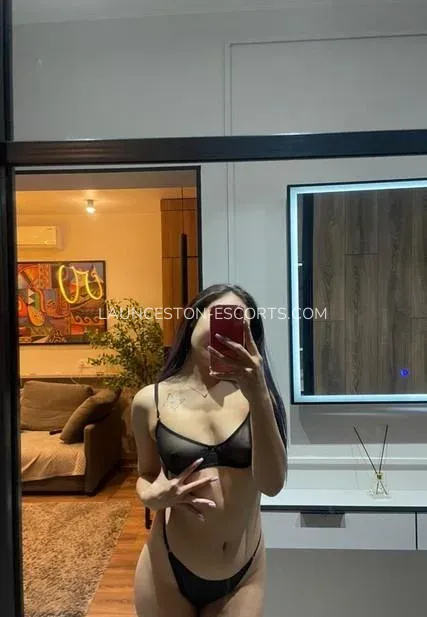 Launceston escorts Abril — 1